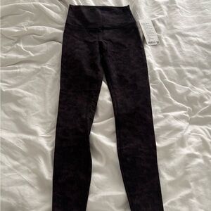 Brand new Wunder Under Lululemon leggings size 6